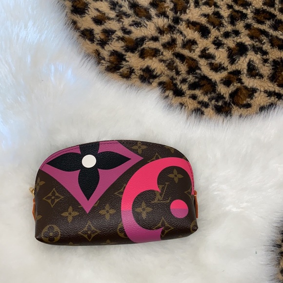 Sold 🎀Louis Vuitton game on collection cosmetic pouch - Picture 4 of 13